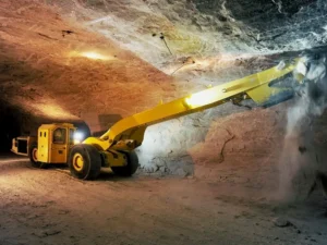 Comment l'hydraulique aide l'exploitation minière souterraine